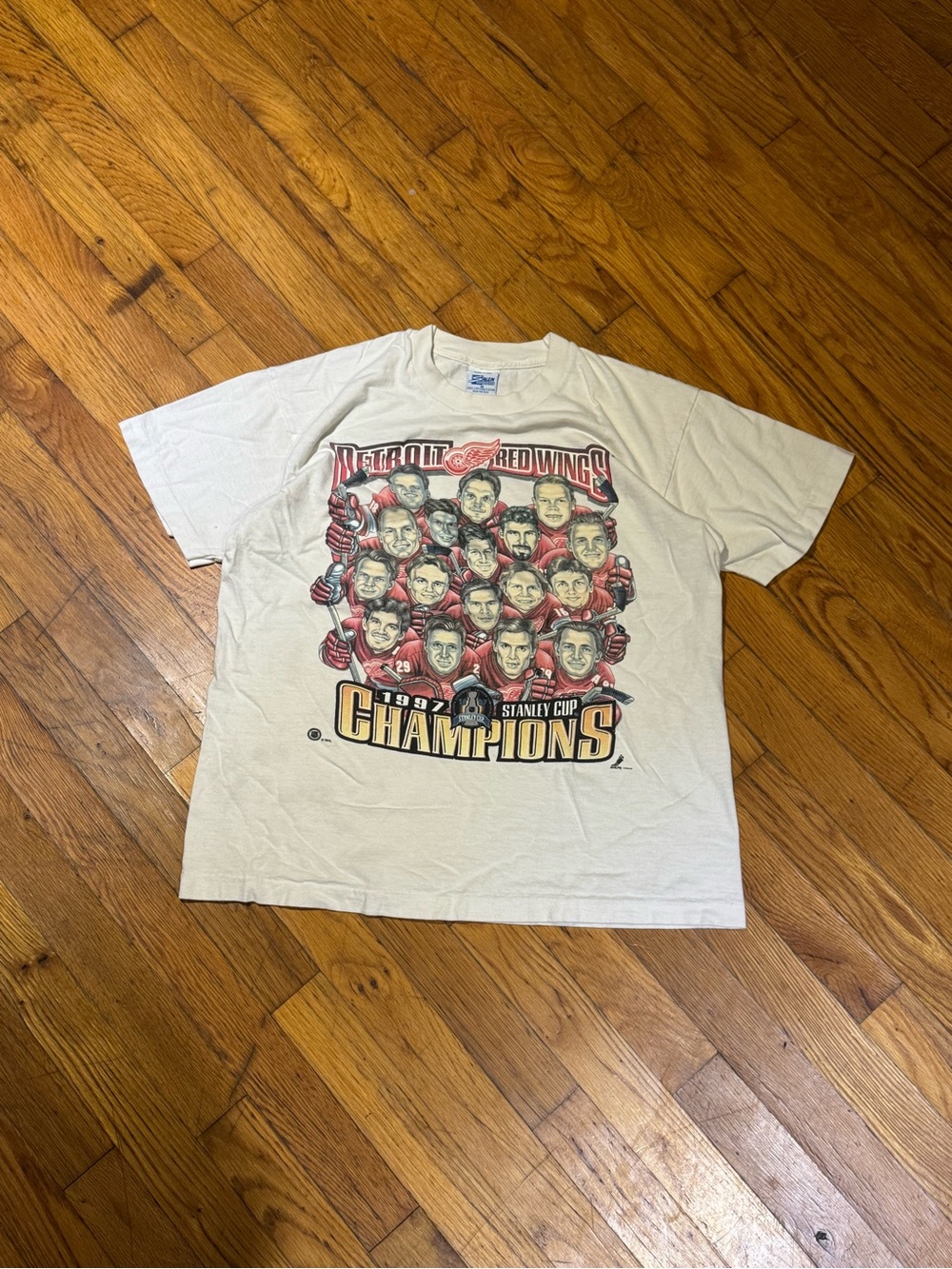 Vintage 90s Detroit Red Wings 1997 Stanley Cup Champions Graphic Tee (M)